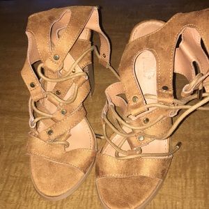 Great pair of heels. Size6.